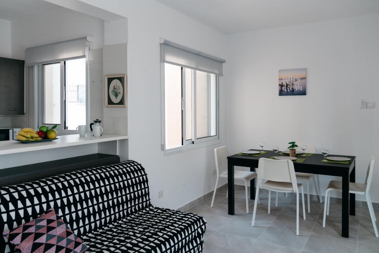 Appartement Seasunlove Apt. à Larnaca Extérieur photo