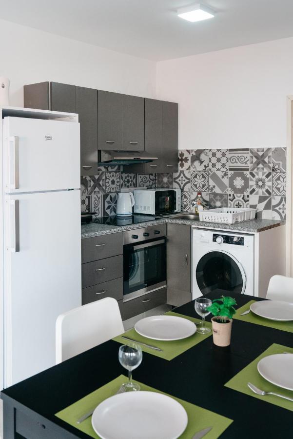 Appartement Seasunlove Apt. à Larnaca Extérieur photo