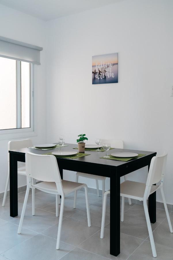 Appartement Seasunlove Apt. à Larnaca Extérieur photo